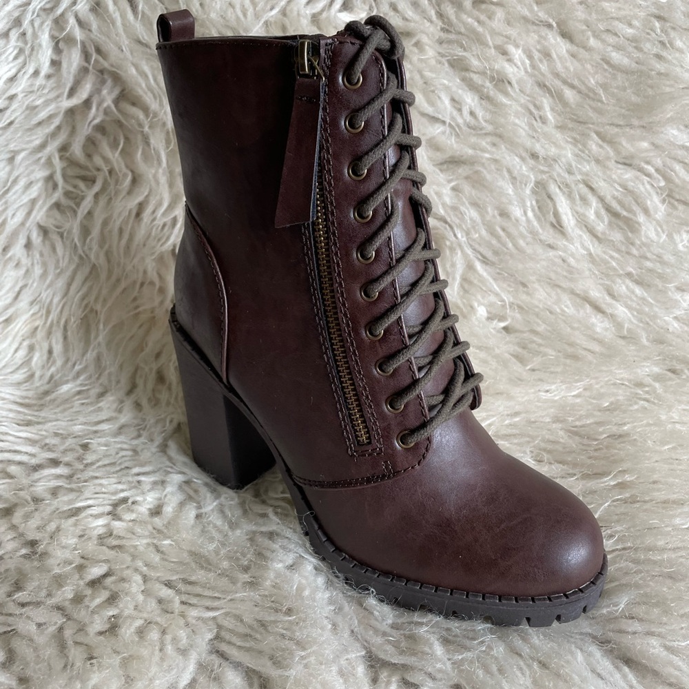 Malia Round Lace Up Ankle Booties, size 7.5 Women